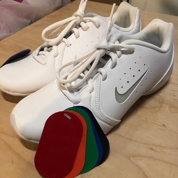 nike sideline 3 cheer shoes size 8